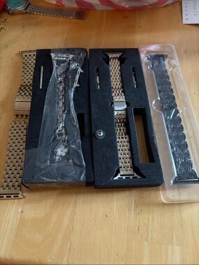 Nordstrom Metal Replacement Apple Watch Bands in Gold and Black